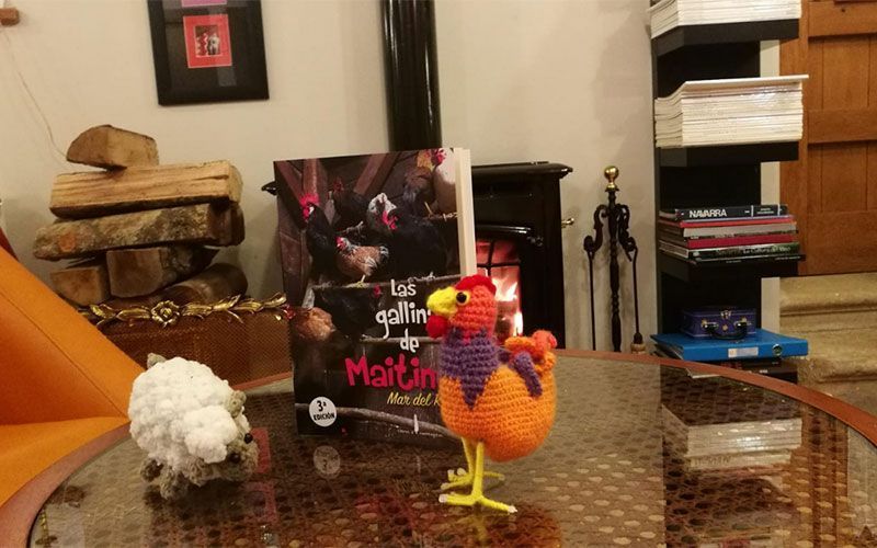 Las gallinas de Maitina en en Urroz con el Club de lectura de Lizoáin- Arriasgoiti - Mar del Rey