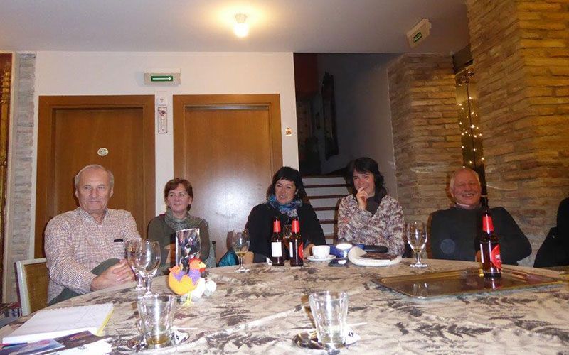 Las gallinas de Maitina en en Urroz con el Club de lectura de Lizoáin- Arriasgoiti - Mar del Rey Las gallinas de Maitina en en Urroz con el Club de lectura de Lizoáin- Arriasgoiti - Mar del Rey
